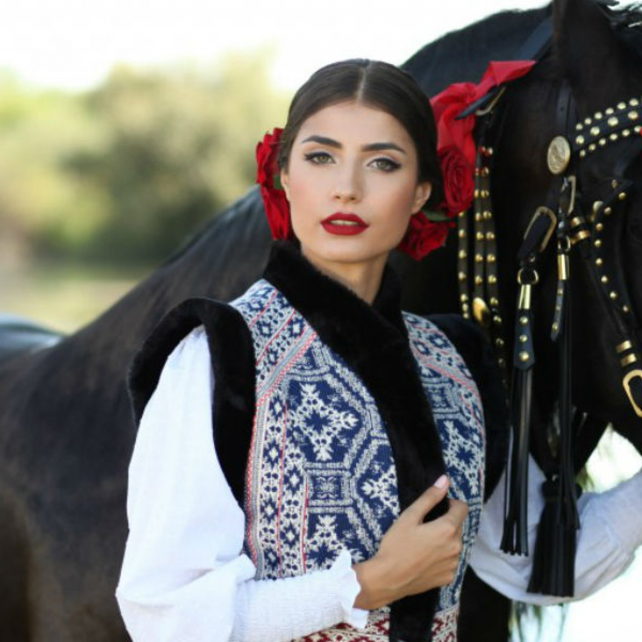 Iiana (Alina Gavriloiu): “Exista o sete a romanilor pentru straiele traditionale si stilizate”