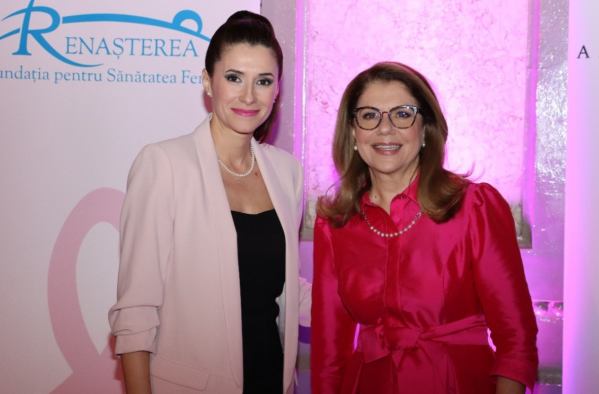 Palatul CEC a fost imbracat pentru o seara in Roz, ca simbol al luptei impotriva cancerului de san