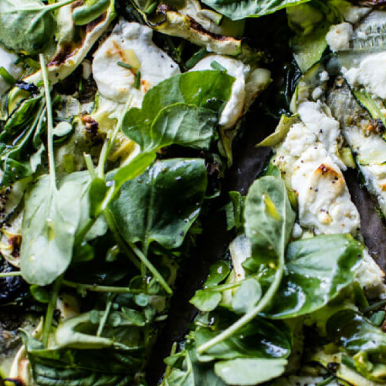 Pizza cu spanac, macris si pesto de busuioc